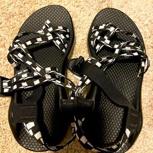 Size 5 Chacos black and white